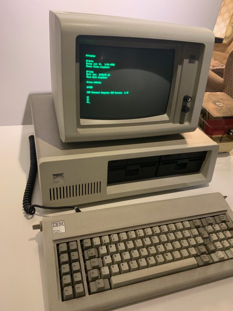 Ein alter Computer