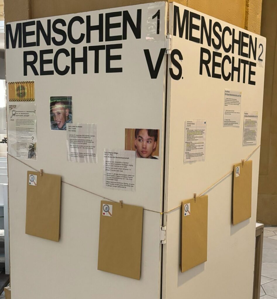 Plakatwand zum Projekt Menschenrechte vs. Menschenrechte